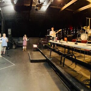 Directrice musicale, répétition des Belles Soeurs de Michel Tremblay, version acadienne, 2022