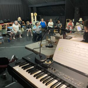 Directrice musicale, répétition des Belles Soeurs de Michel Tremblay, version acadienne, 2022