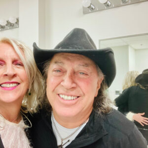 Pianiste et chanteuse dans le house band de Paul Daraîche, 2024